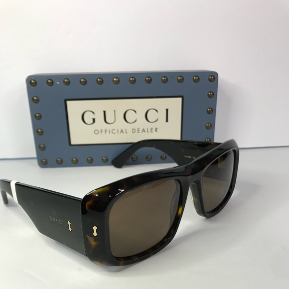 New - Guc­ci GG1080S Sun­glass­es worn by Paige DeS­or­bo as seen in Sum­mer H… - Picture 2 of 11